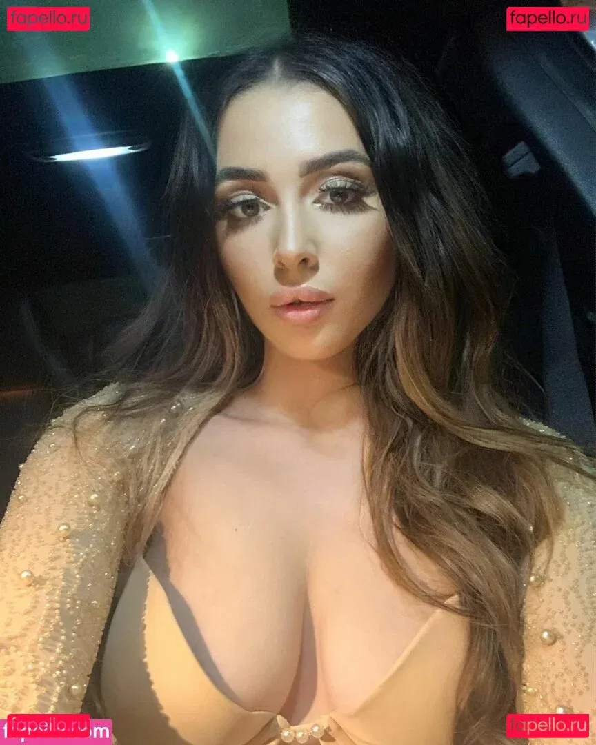 nidakhan Onlyfans Photo Gallery 