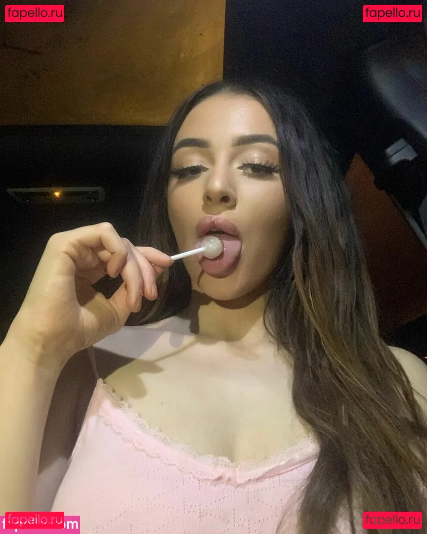 nidakhan Onlyfans Photo Gallery 