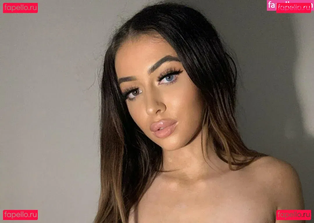 nidakhan Onlyfans Photo Gallery 