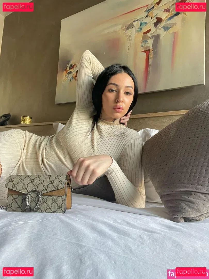 nidakhan Onlyfans Photo Gallery 