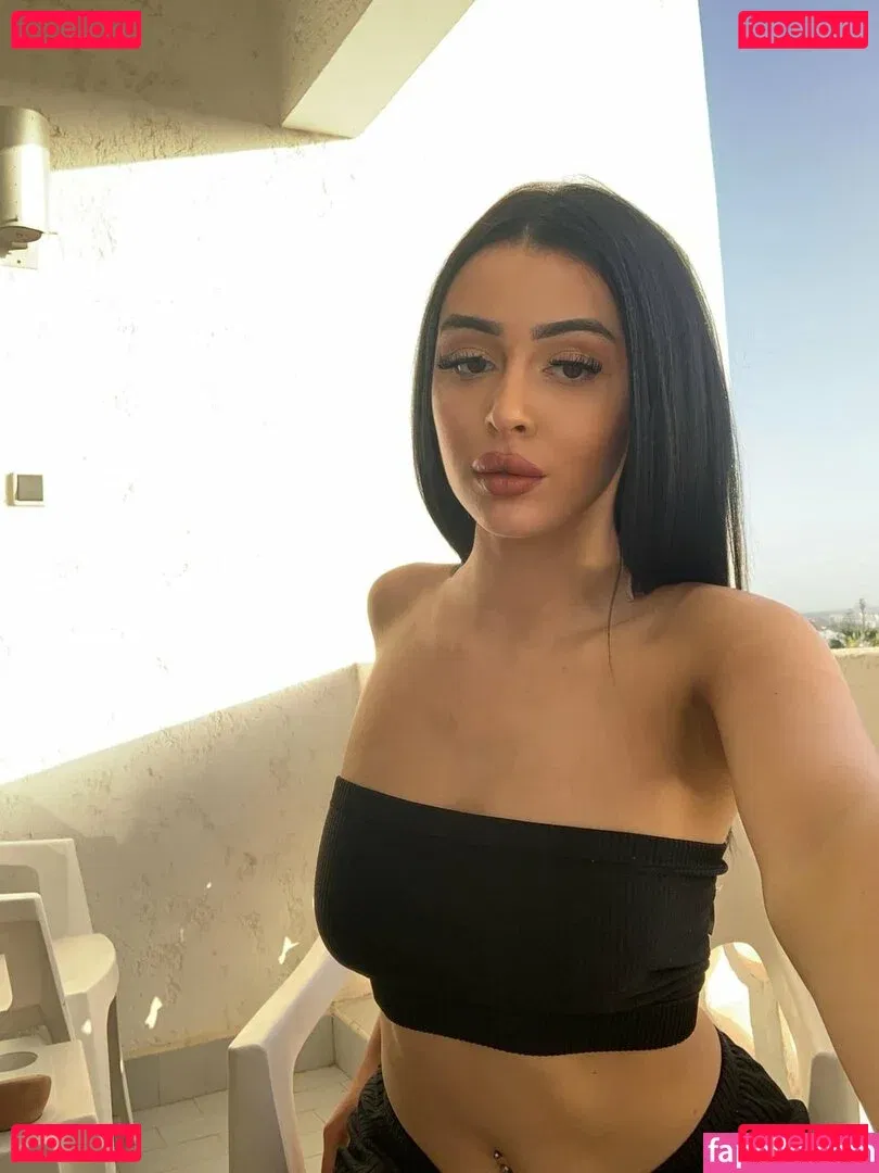 nidakhan Onlyfans Photo Gallery 