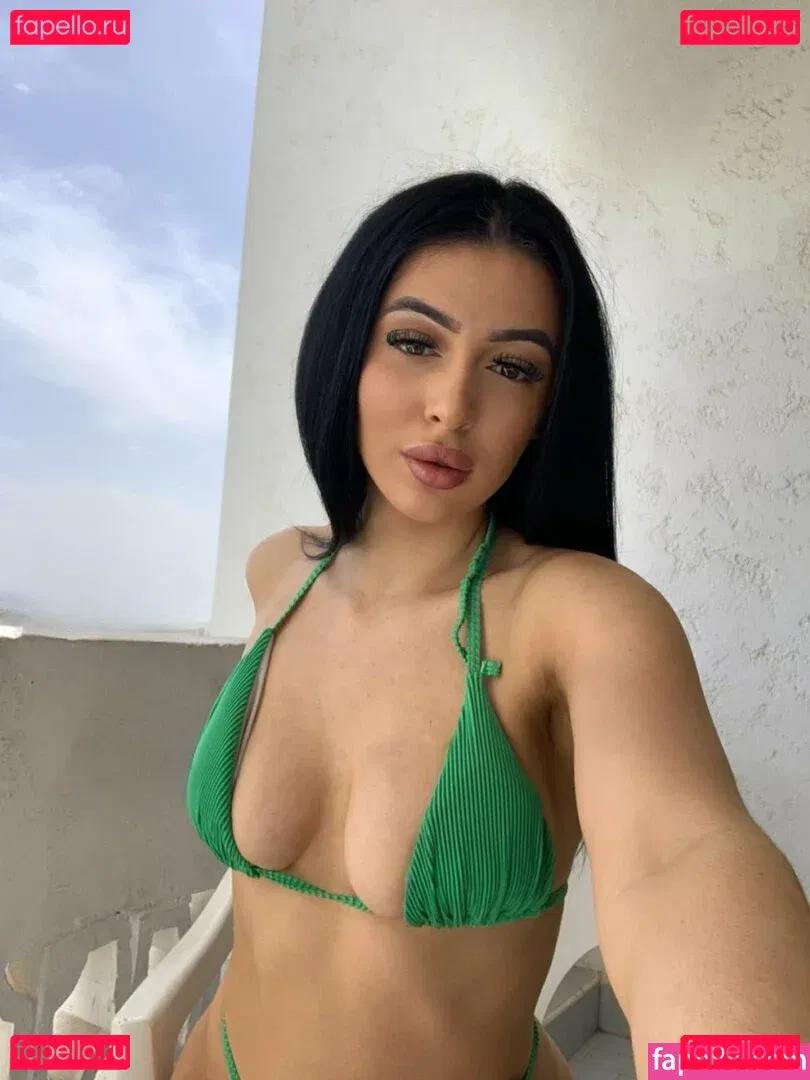 nidakhan Onlyfans Photo Gallery 