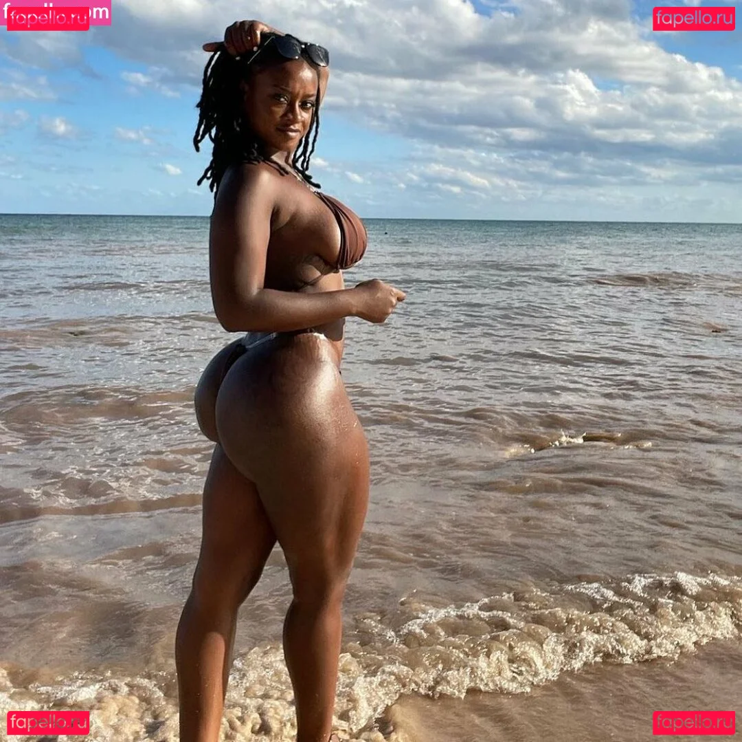 lili.torn Onlyfans Photo Gallery 