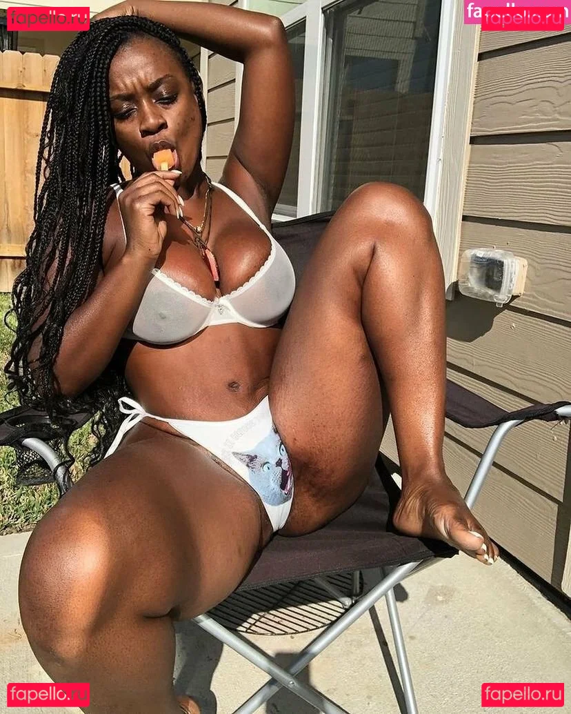 lili.torn Onlyfans Photo Gallery 