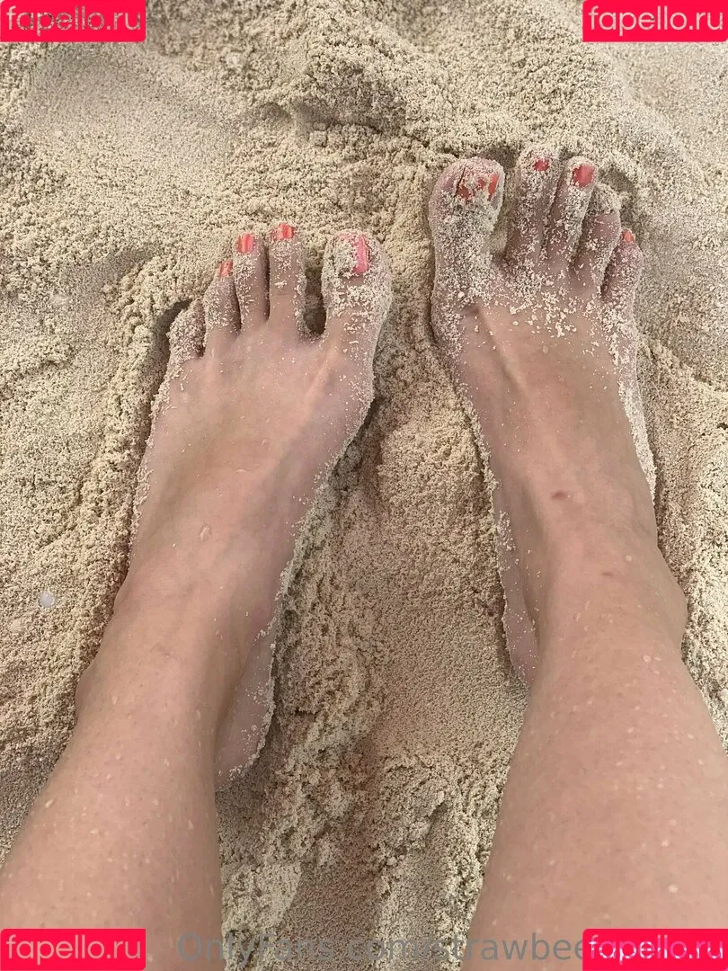 strawbeegirlkairi Onlyfans Photo Gallery 