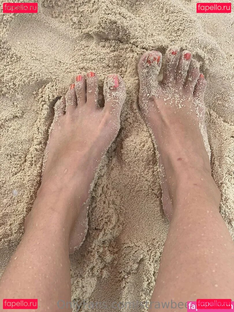 strawbeegirlkairi Onlyfans Photo Gallery 