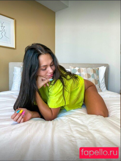 mon.petite Onlyfans Photo Gallery 