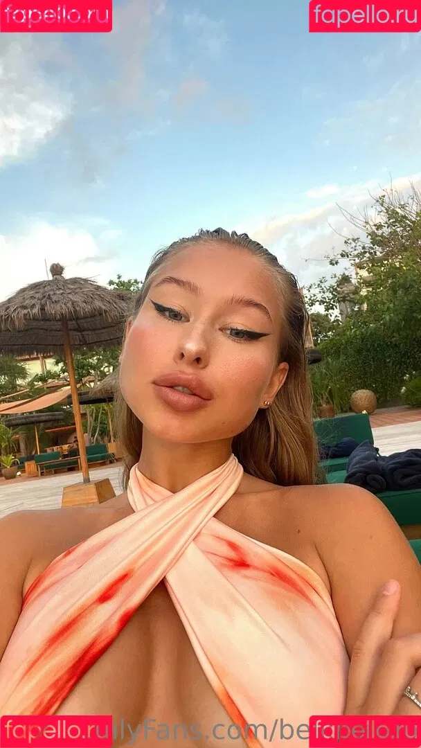 bellllaatop Onlyfans Photo Gallery 