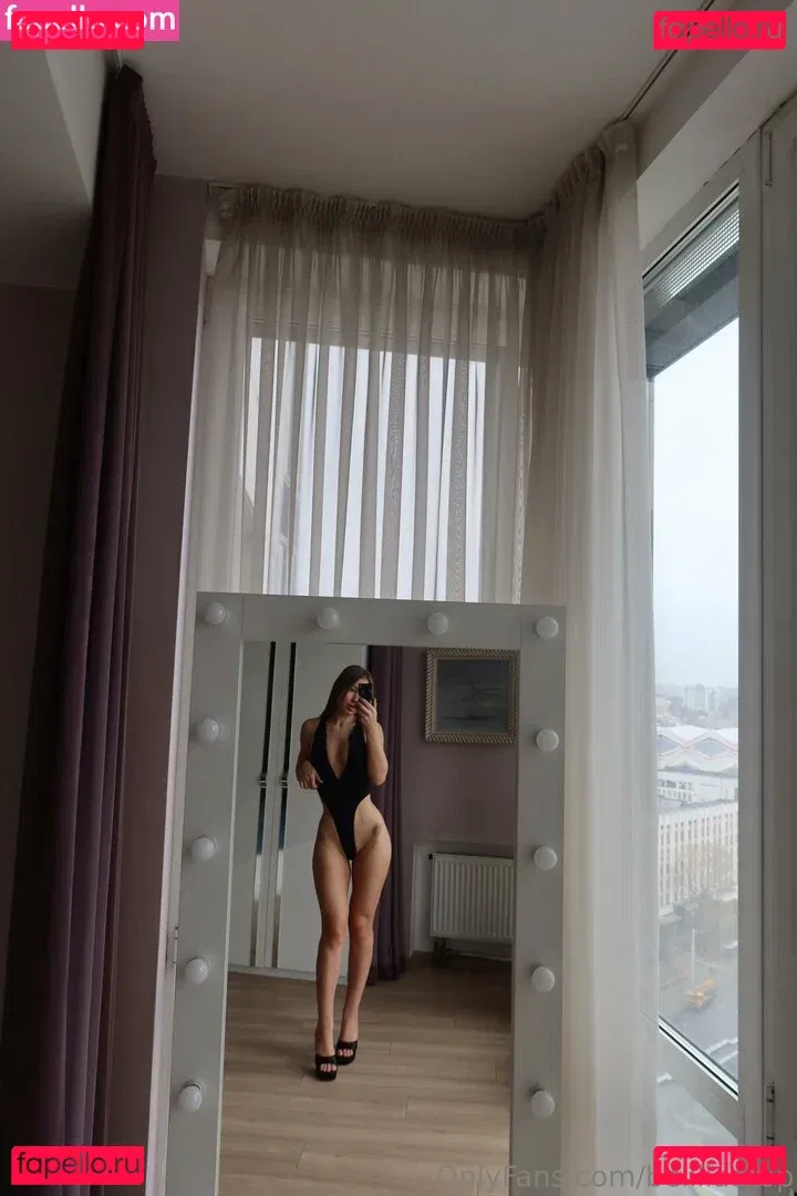 bellllaatop Onlyfans Photo Gallery 