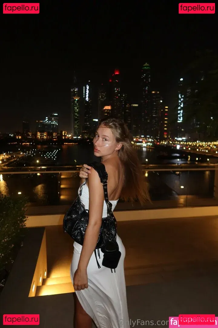 bellllaatop Onlyfans Photo Gallery 