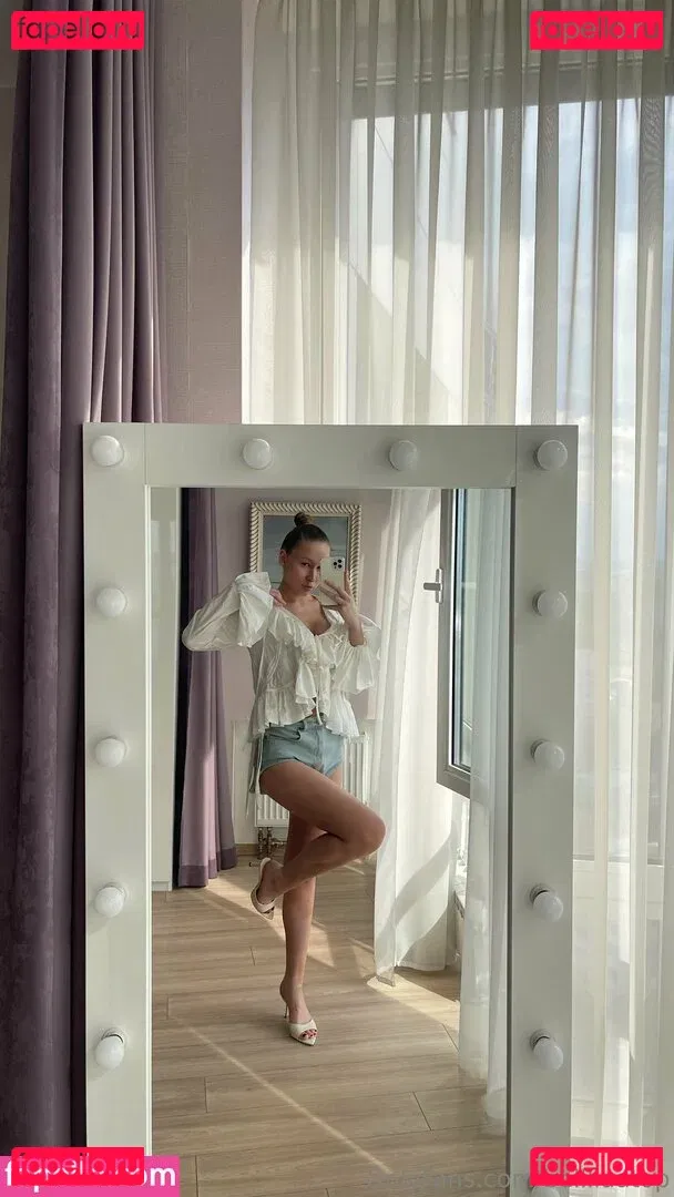 bellllaatop Onlyfans Photo Gallery 