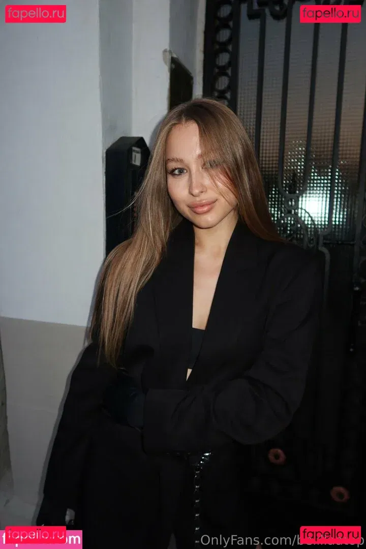 bellllaatop Onlyfans Photo Gallery 