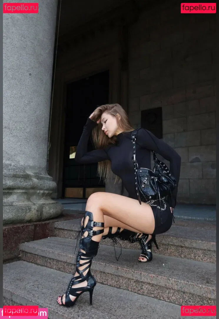 bellllaatop Onlyfans Photo Gallery 