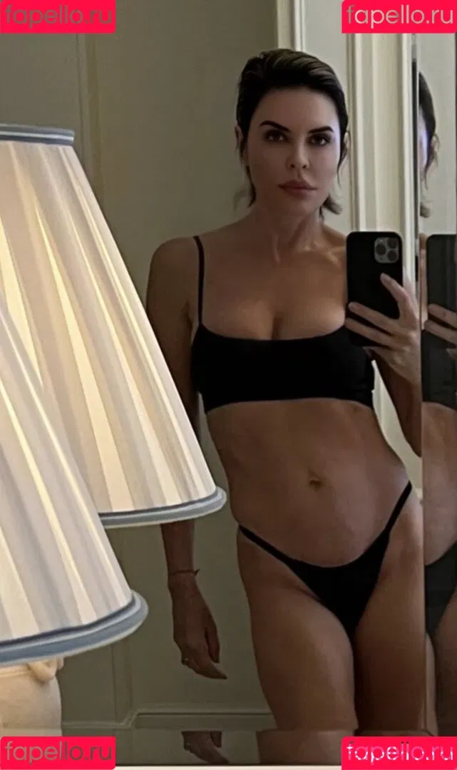 Lisa Rinna Onlyfans Photo Gallery 