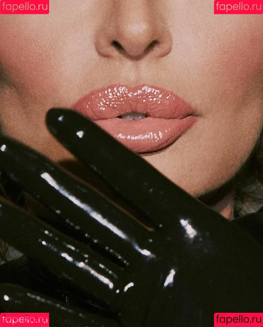 Lisa Rinna Onlyfans Photo Gallery 