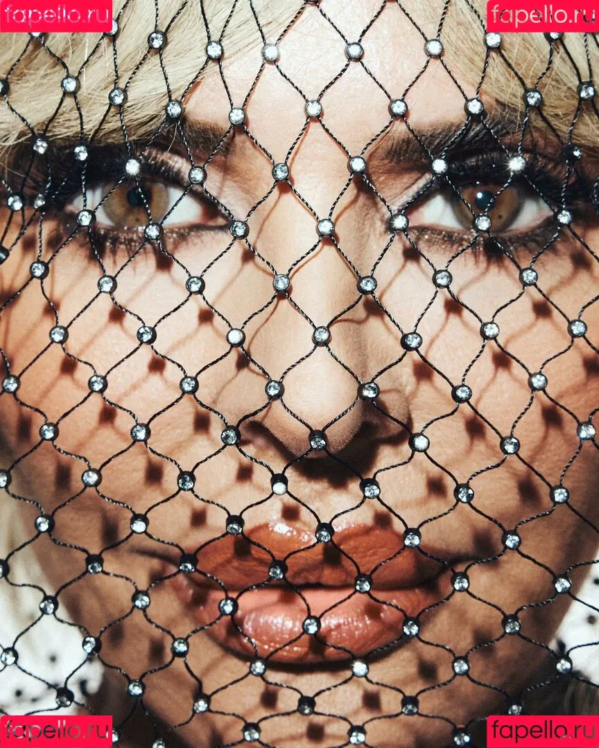 Lisa Rinna Onlyfans Photo Gallery 