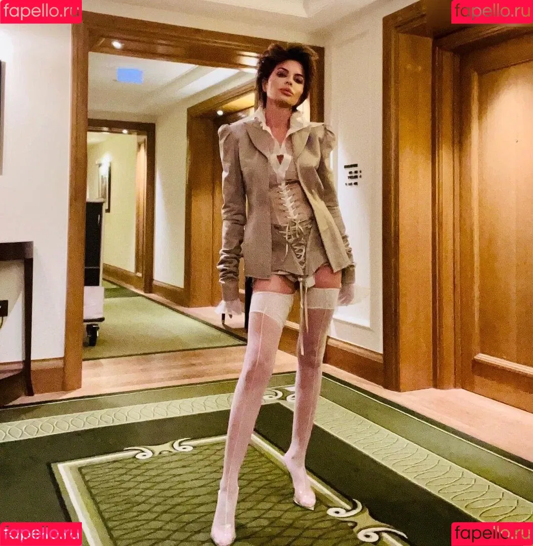 Lisa Rinna Onlyfans Photo Gallery 