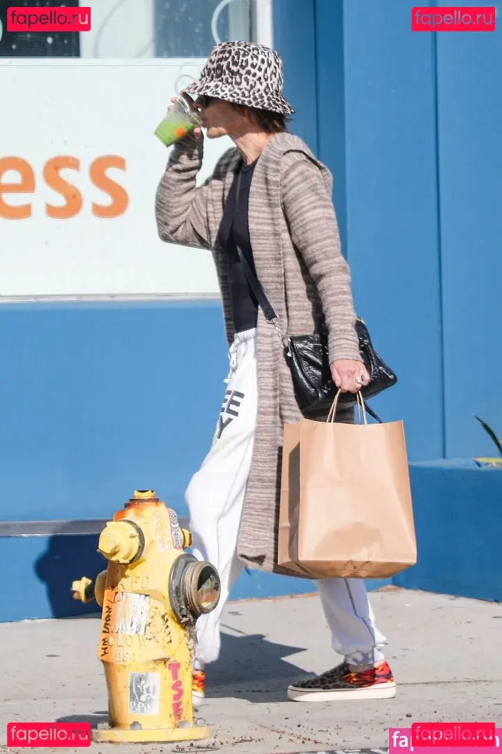 Lisa Rinna Onlyfans Photo Gallery 