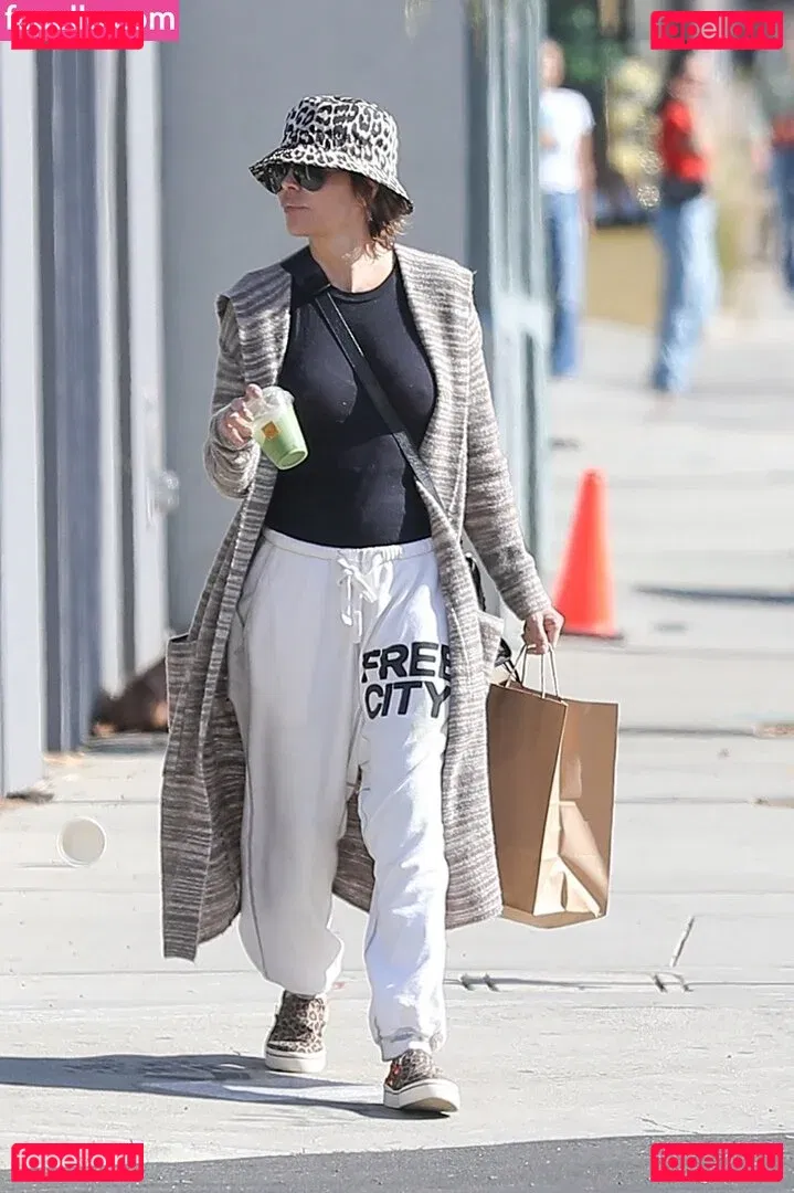 Lisa Rinna Onlyfans Photo Gallery 