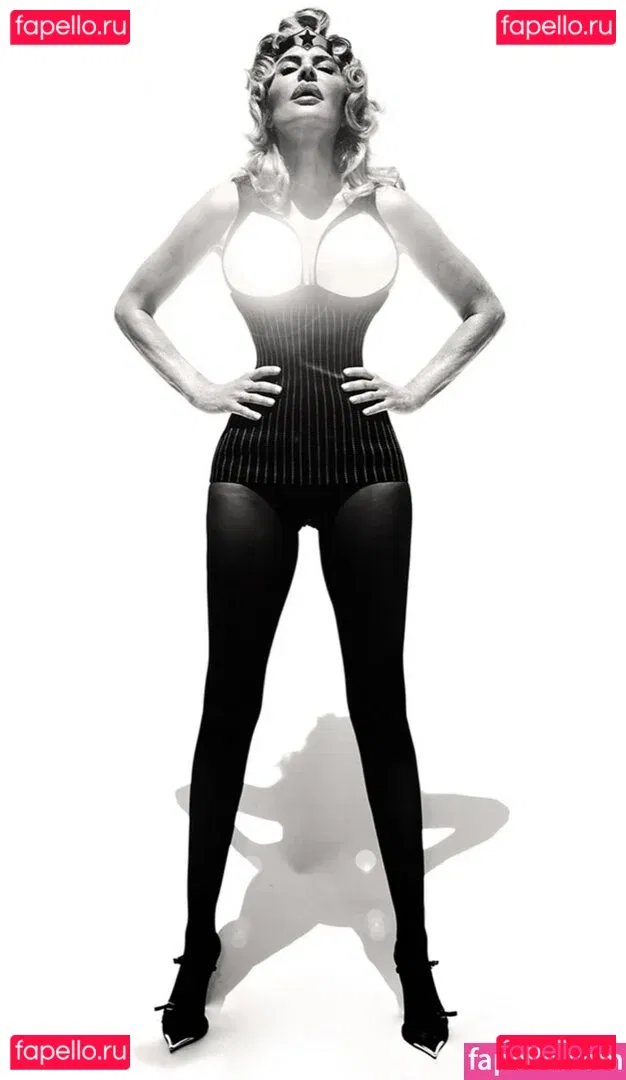 Lisa Rinna Onlyfans Photo Gallery 