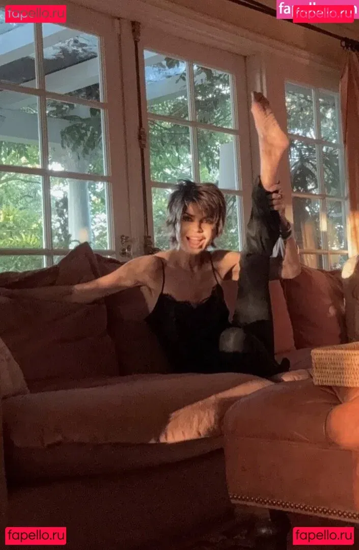 Lisa Rinna Onlyfans Photo Gallery 