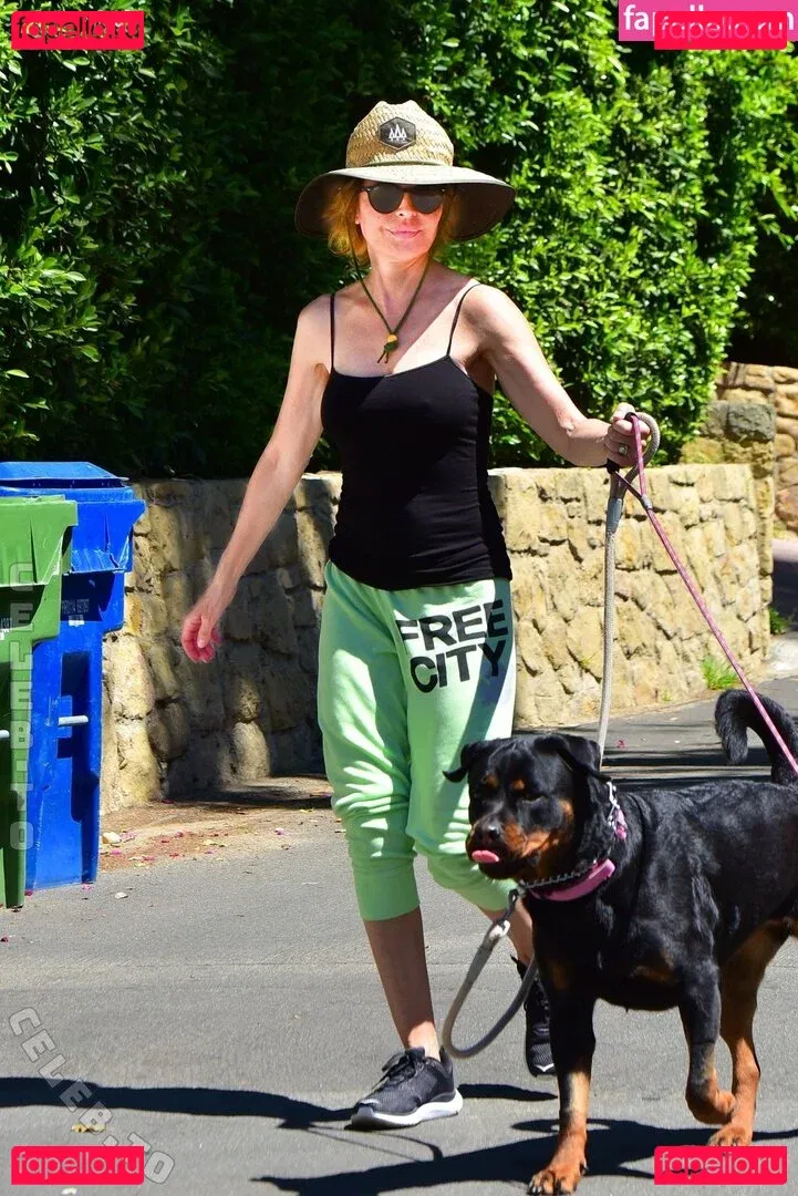 Lisa Rinna Onlyfans Photo Gallery 