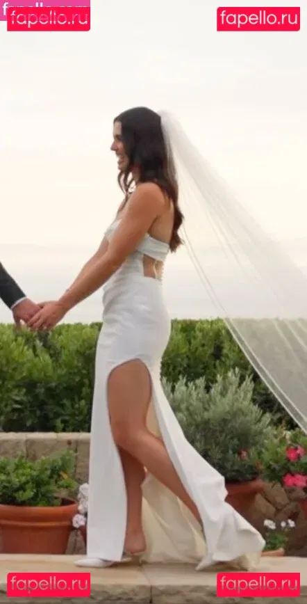 Ashley Shahahmadi Onlyfans Photo Gallery 