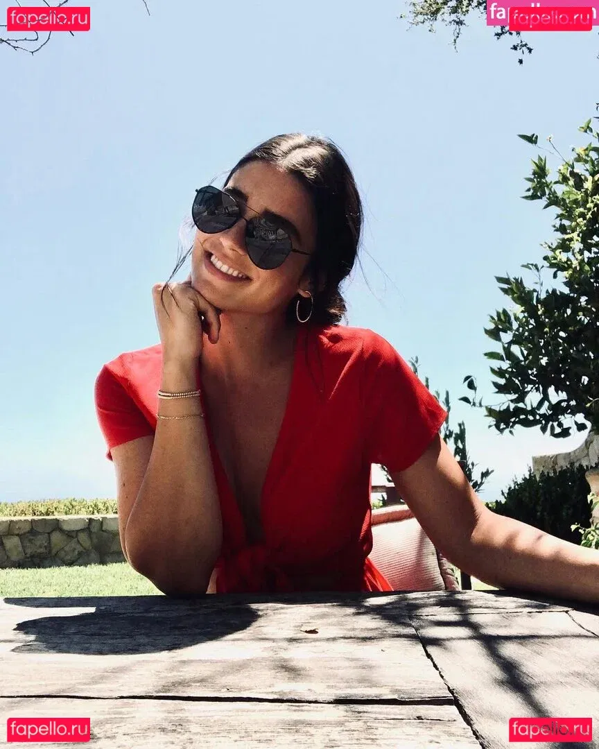 Ashley Shahahmadi Onlyfans Photo Gallery 