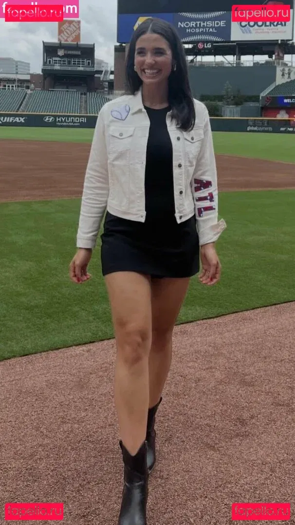 Ashley Shahahmadi Onlyfans Photo Gallery 