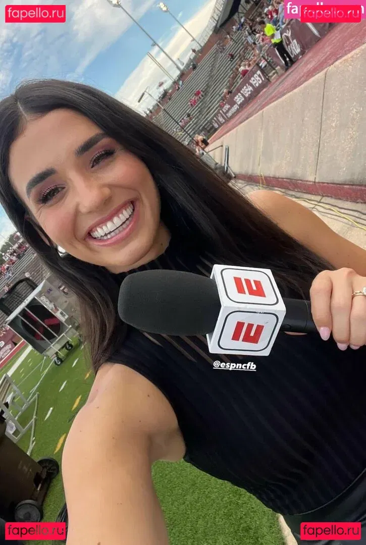 Ashley Shahahmadi Onlyfans Photo Gallery 