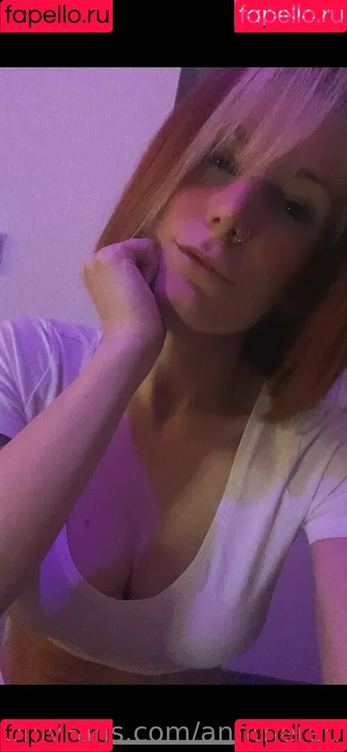anntheredhead Onlyfans Photo Gallery 