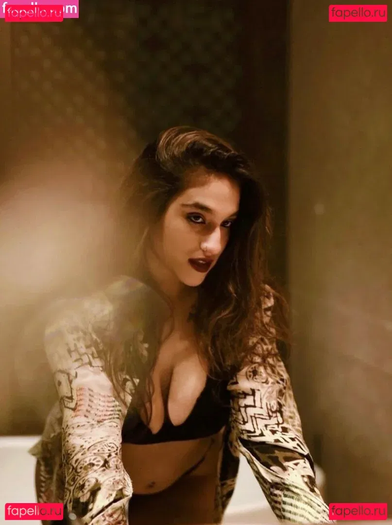 Doce Aurora Onlyfans Photo Gallery 