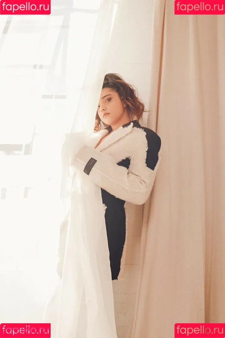 Iman Vellani Onlyfans Photo Gallery 