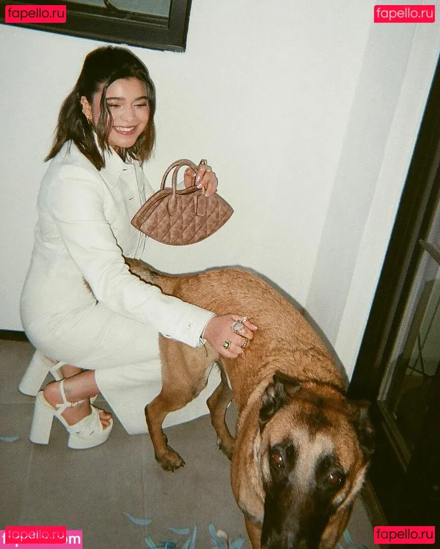 Iman Vellani Onlyfans Photo Gallery 