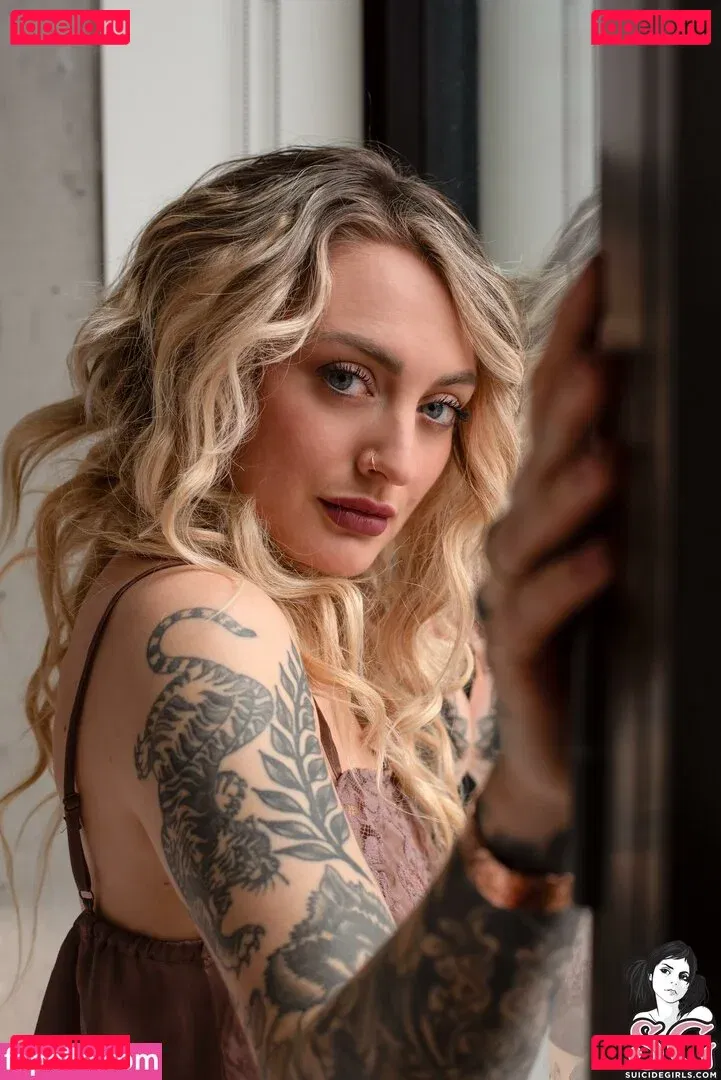 Oro Marzo Onlyfans Photo Gallery 