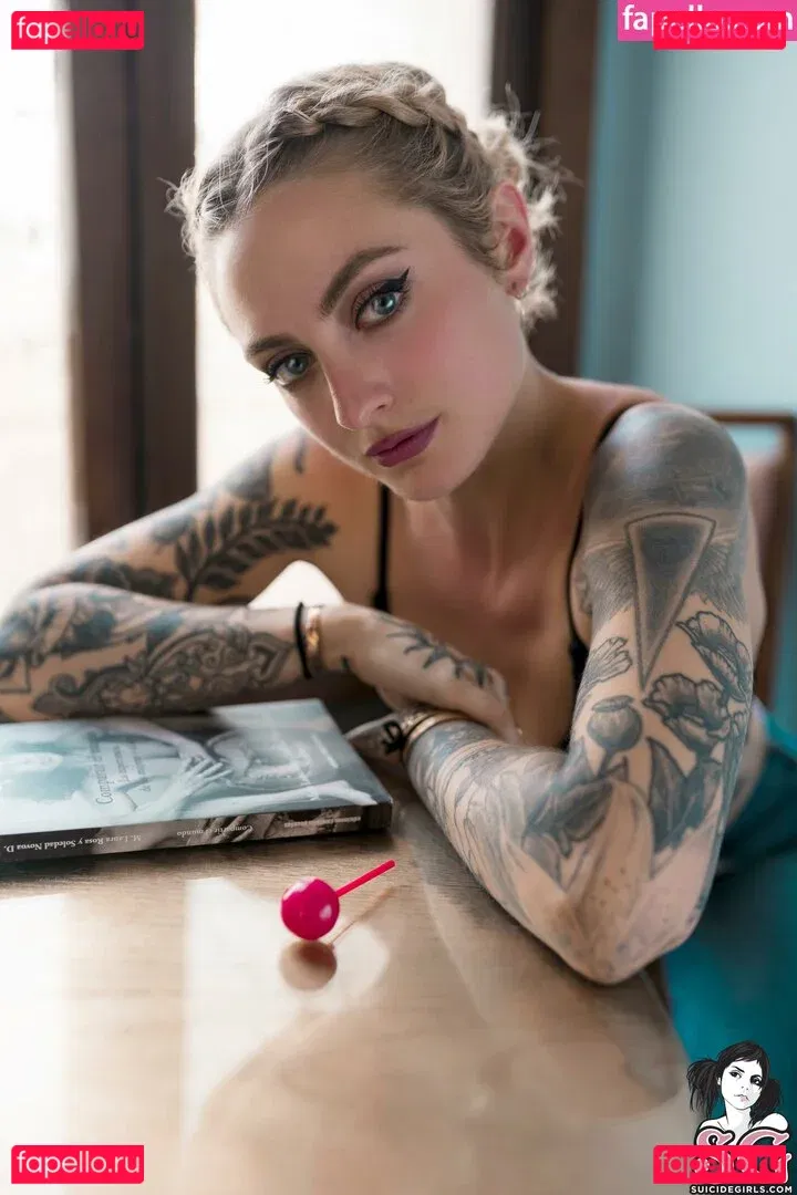 Oro Marzo Onlyfans Photo Gallery 