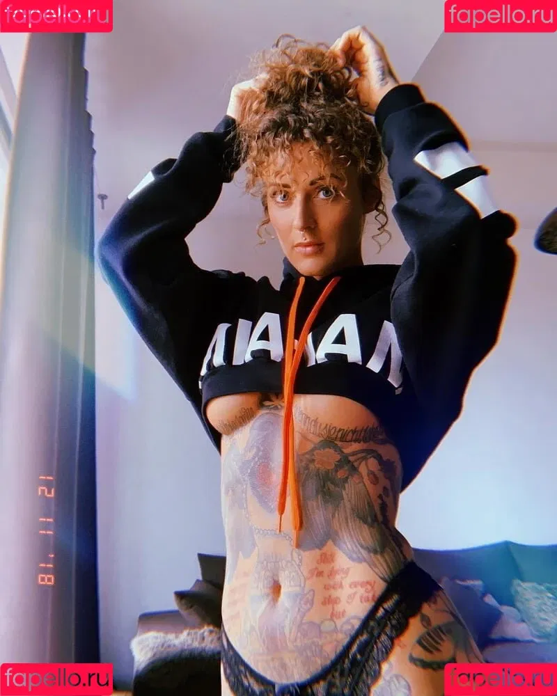 Jennifer Weist Onlyfans Photo Gallery 
