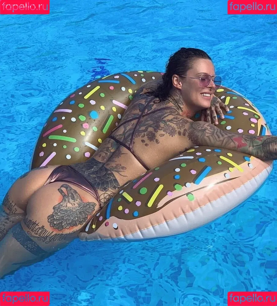 Jennifer Weist Onlyfans Photo Gallery 