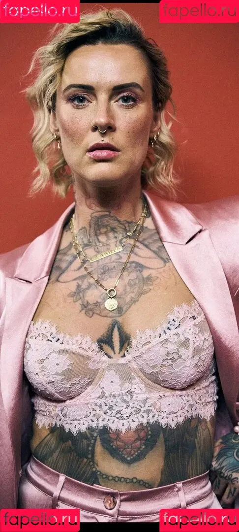 Jennifer Weist Onlyfans Photo Gallery 