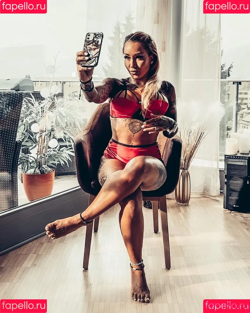 Nadine Schmied Onlyfans Photo Gallery 
