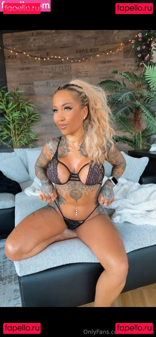 Nadine Schmied Onlyfans Photo Gallery 