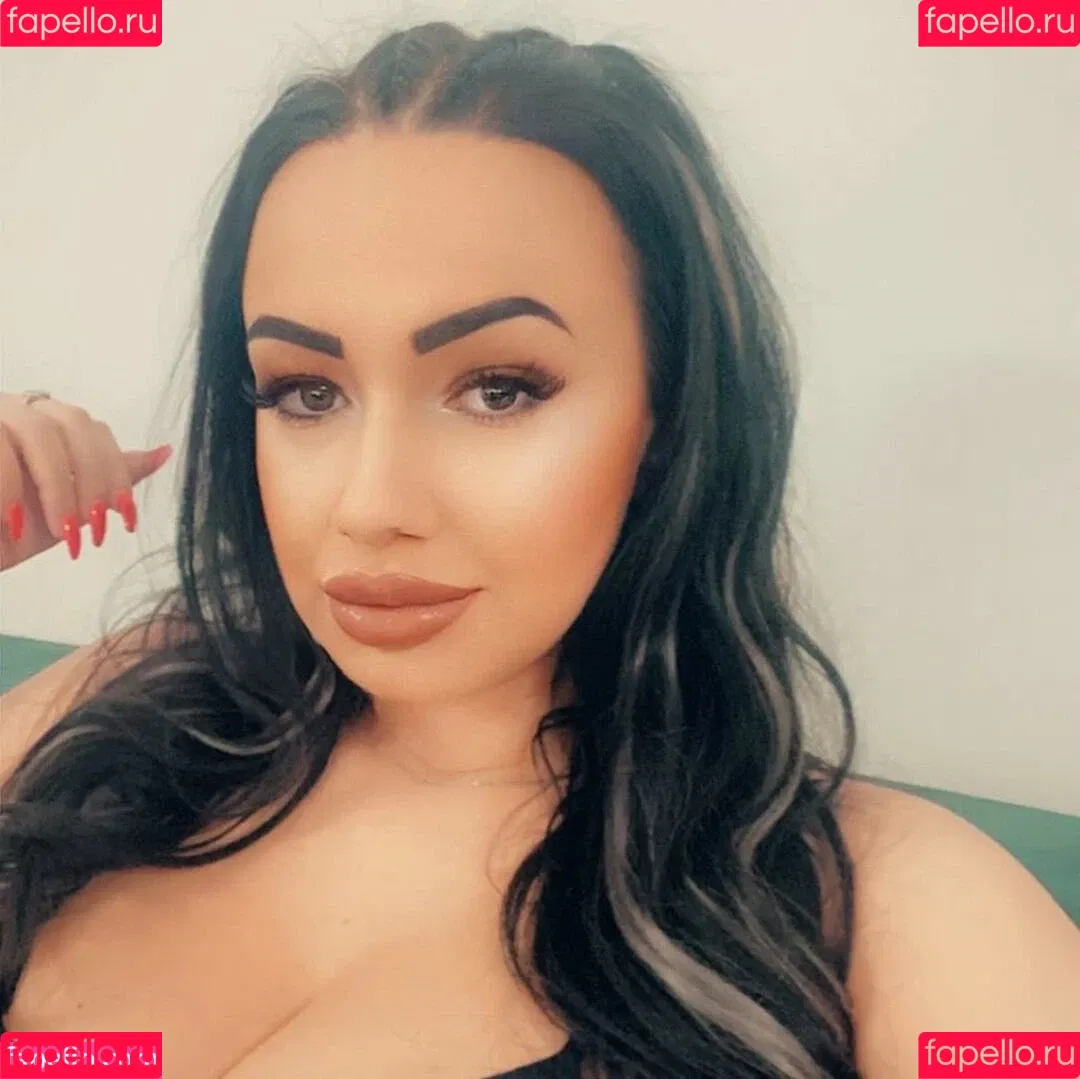 Busty Sexy Lora Onlyfans Photo Gallery 