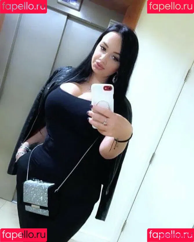 Busty Sexy Lora Onlyfans Photo Gallery 