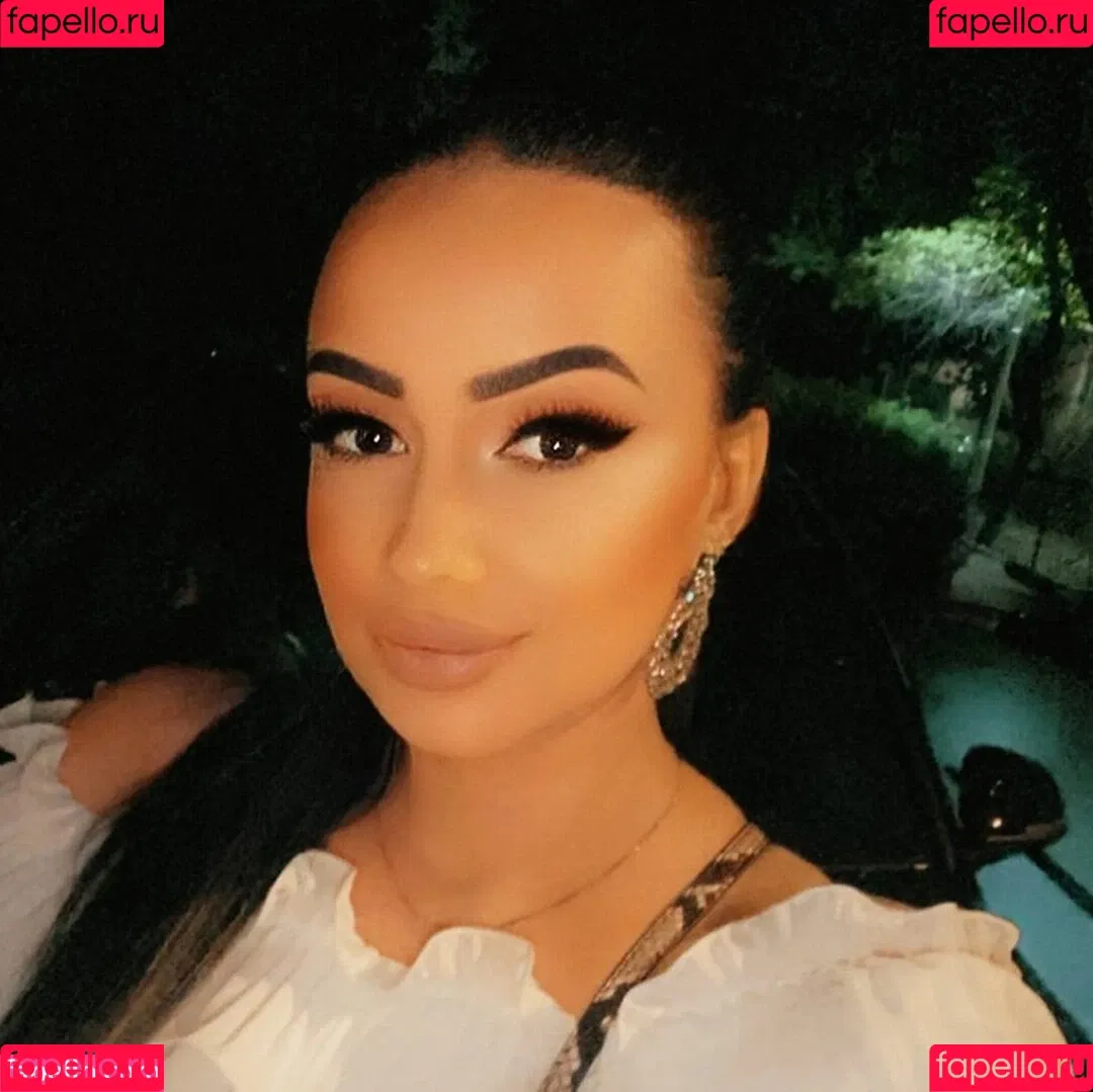 Busty Sexy Lora Onlyfans Photo Gallery 