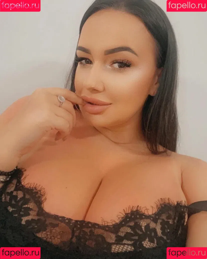 Busty Sexy Lora Onlyfans Photo Gallery 