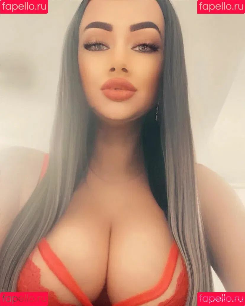 Busty Sexy Lora Onlyfans Photo Gallery 