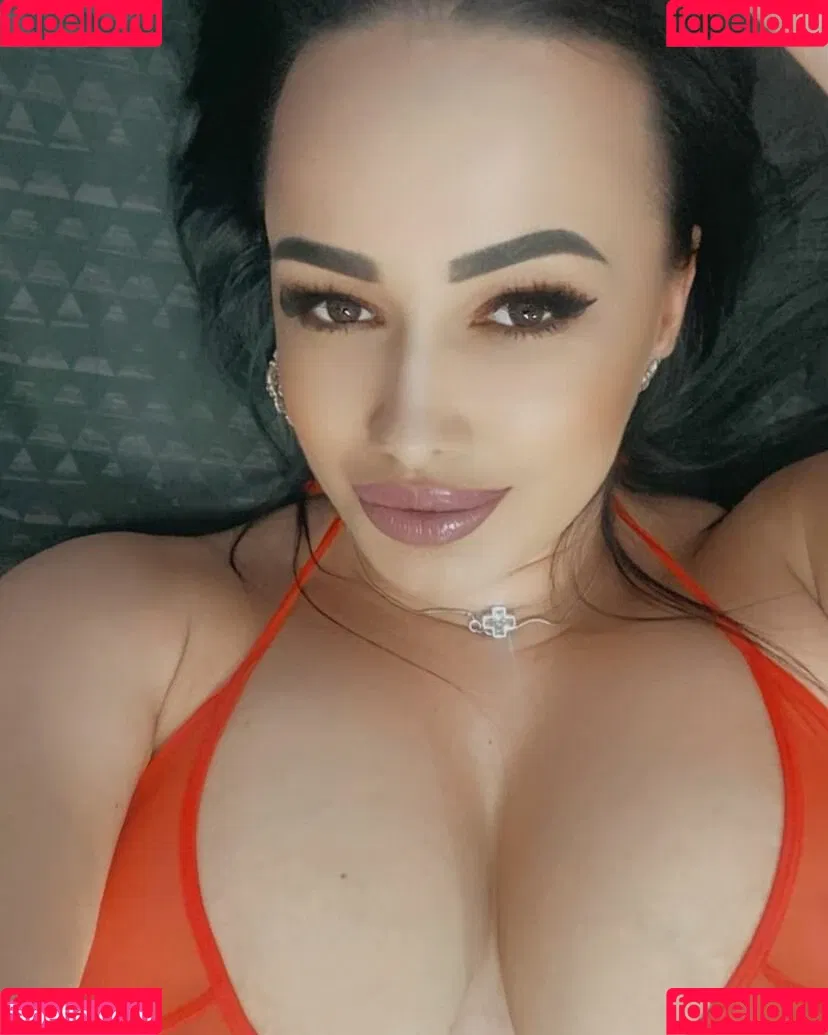 Busty Sexy Lora Onlyfans Photo Gallery 