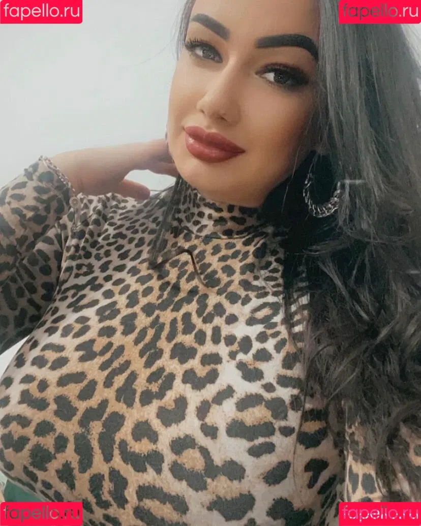 Busty Sexy Lora Onlyfans Photo Gallery 