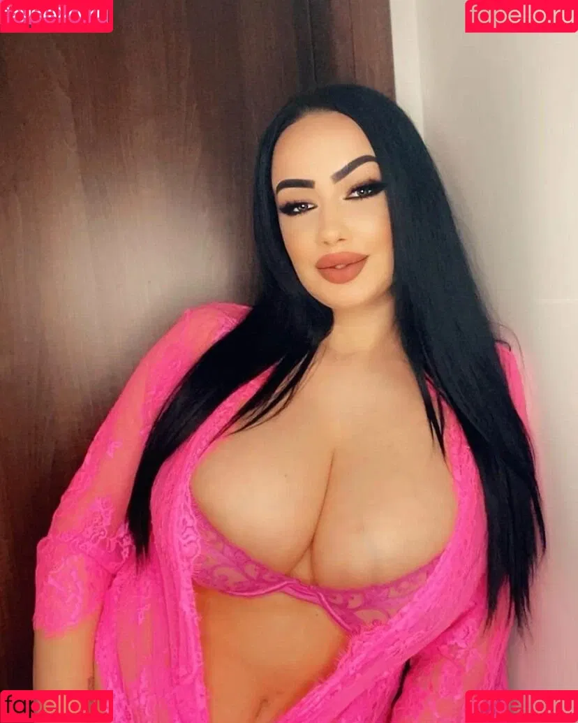 Busty Sexy Lora Onlyfans Photo Gallery 