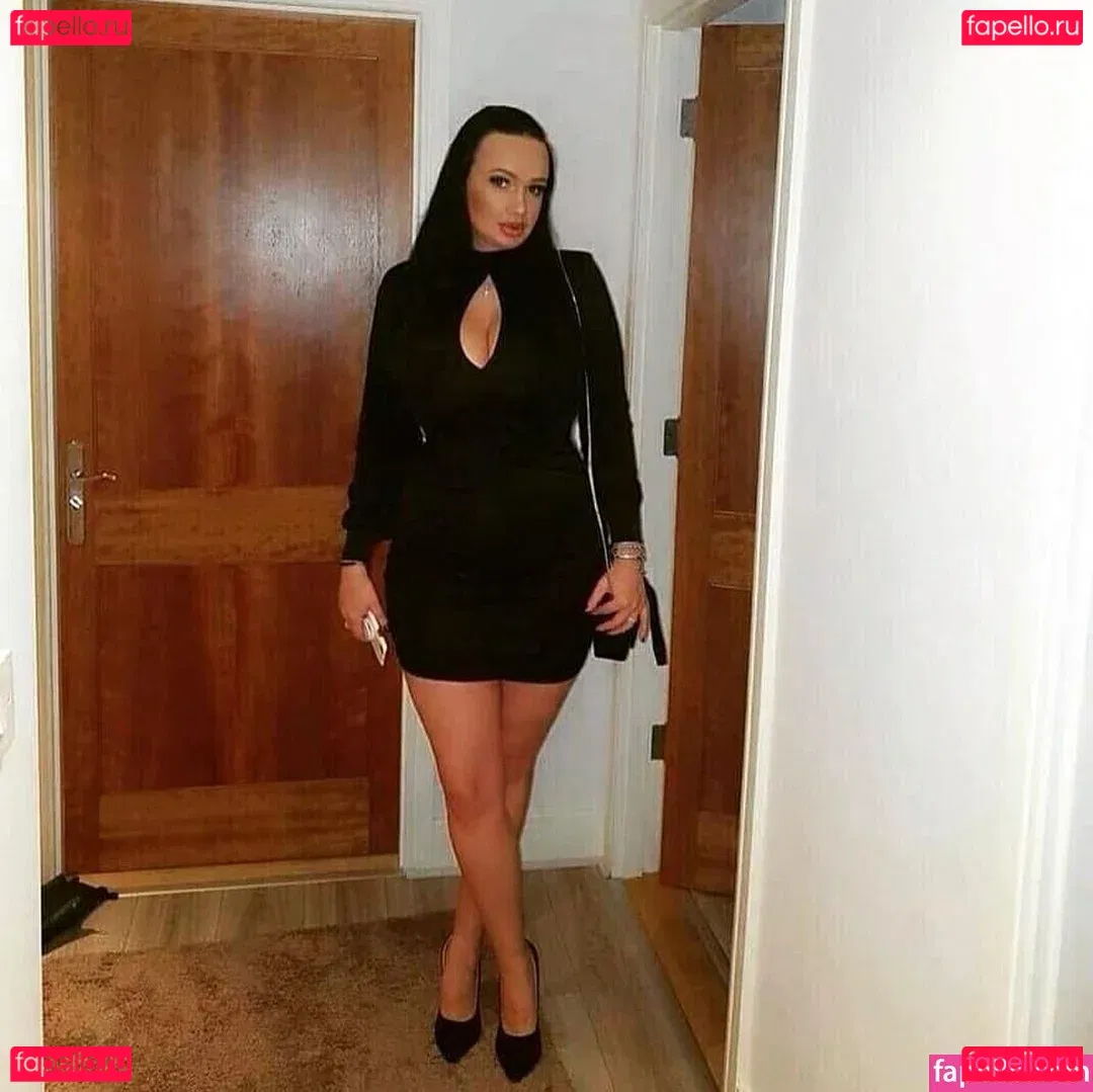 Busty Sexy Lora Onlyfans Photo Gallery 